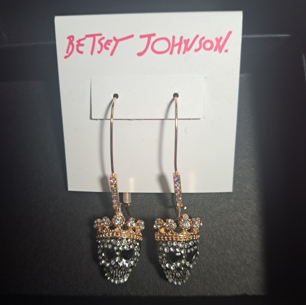 NWT BETSEY JOHNSON SKULL EARRINGS